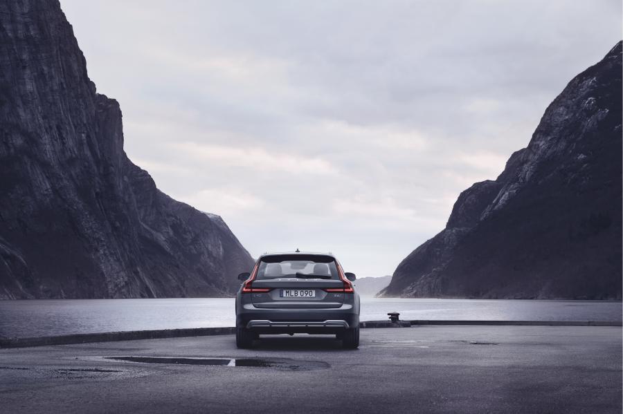  Volvo V90 B6 Cross Country 2020 года  (WW) (фото 5 из 9)